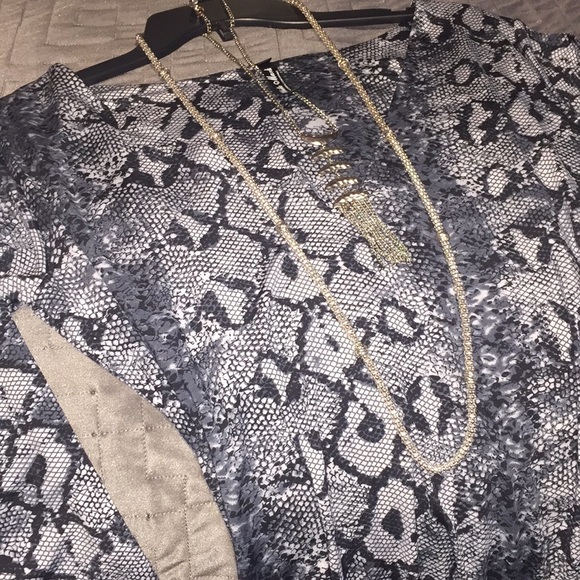White Mark Dresses & Skirts - NEW W/O White Mark Reptile Print Dress w/Jewelry!